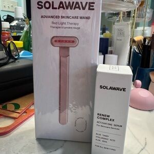 NIB Solawave Red Light Therapy Wand with Serum
